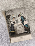 Carte postale illustrée CPA scène puits costumes anciens Série 102