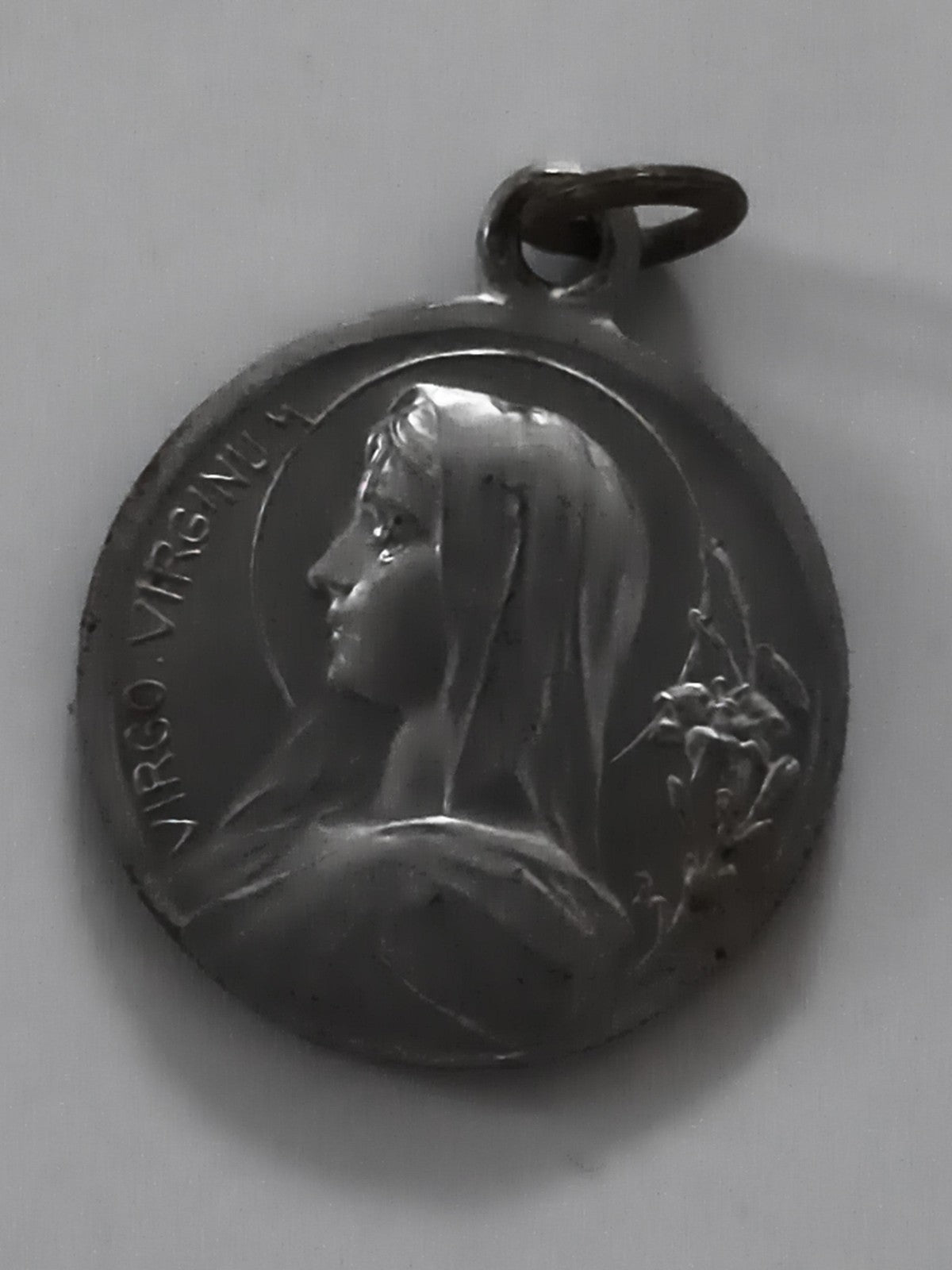 Médaille religieuse Vierge Marie VIRGO VIRGINUM ronde finition argentée