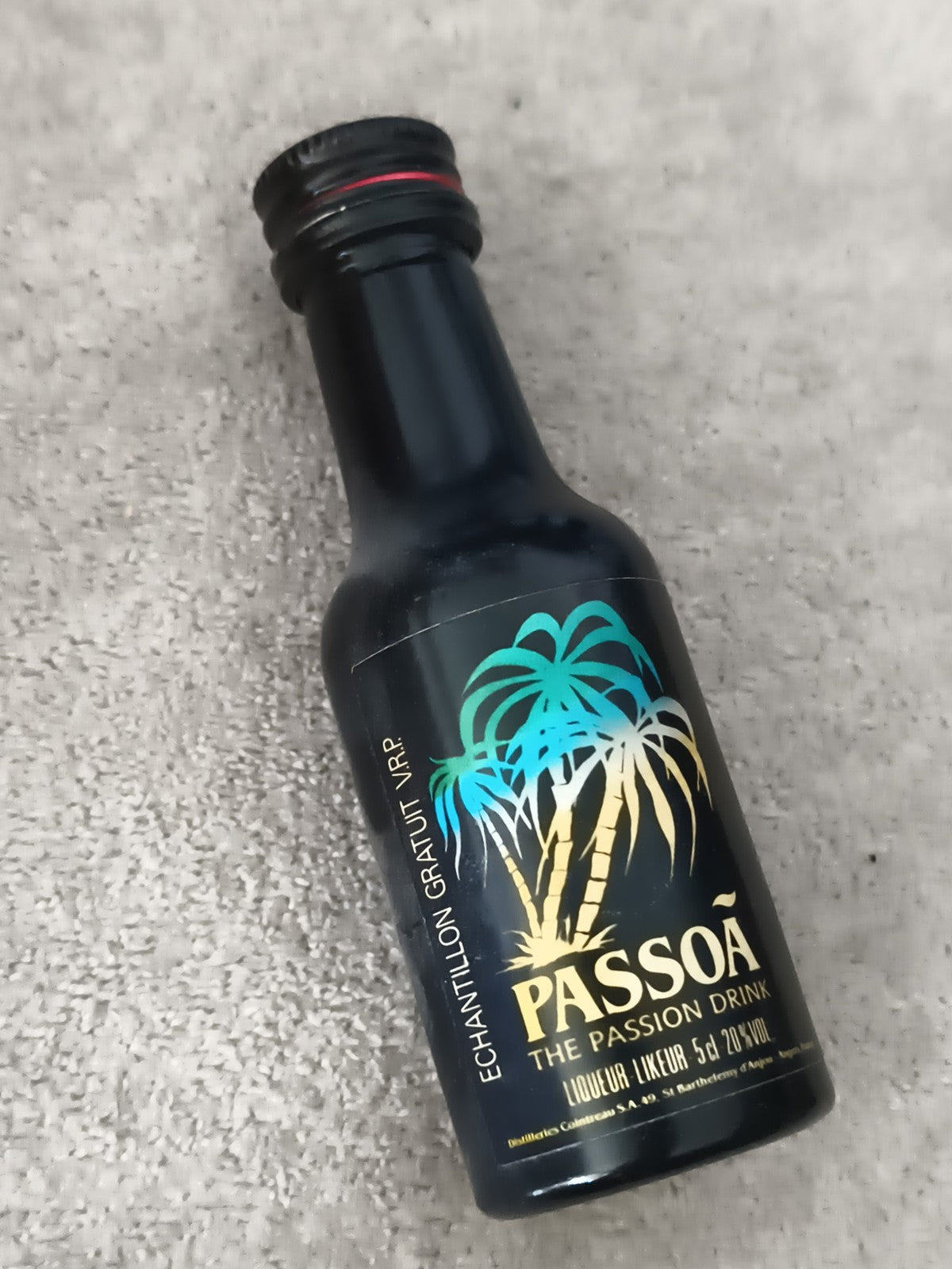 Miniature alcool Passoã liqueur 5cl bouteille noire échantillon partiel