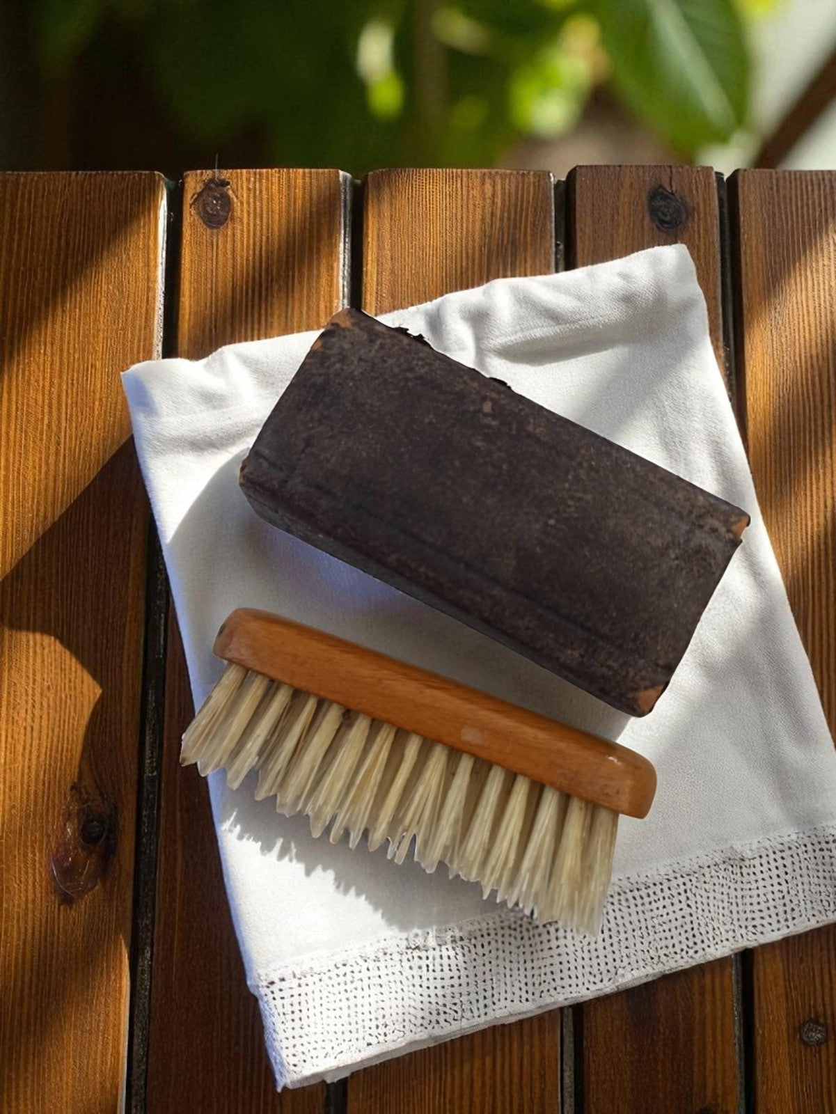 Petite brosse vintage avec boîte ancienne ? bois clair ? collection déco