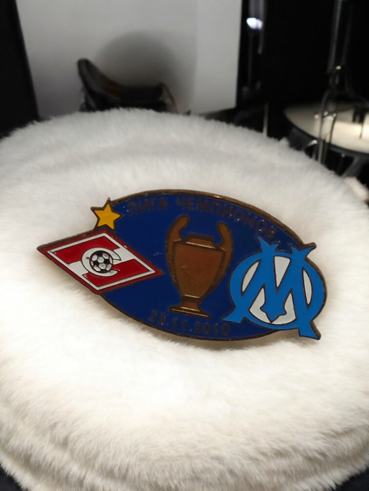 Pin's vintage Olympique de Marseille OM Spartak Moscou 2010 badge football