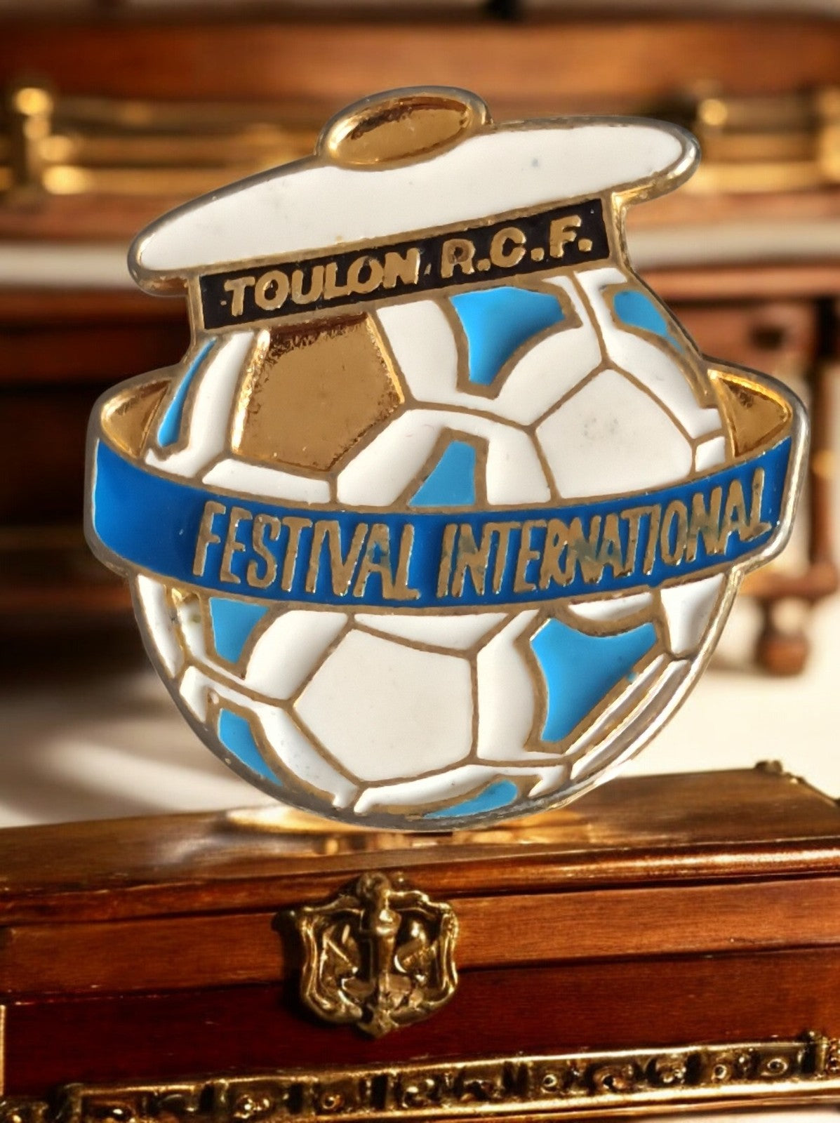 Pin's vintage football Toulon RCF Festival International émaillé doré