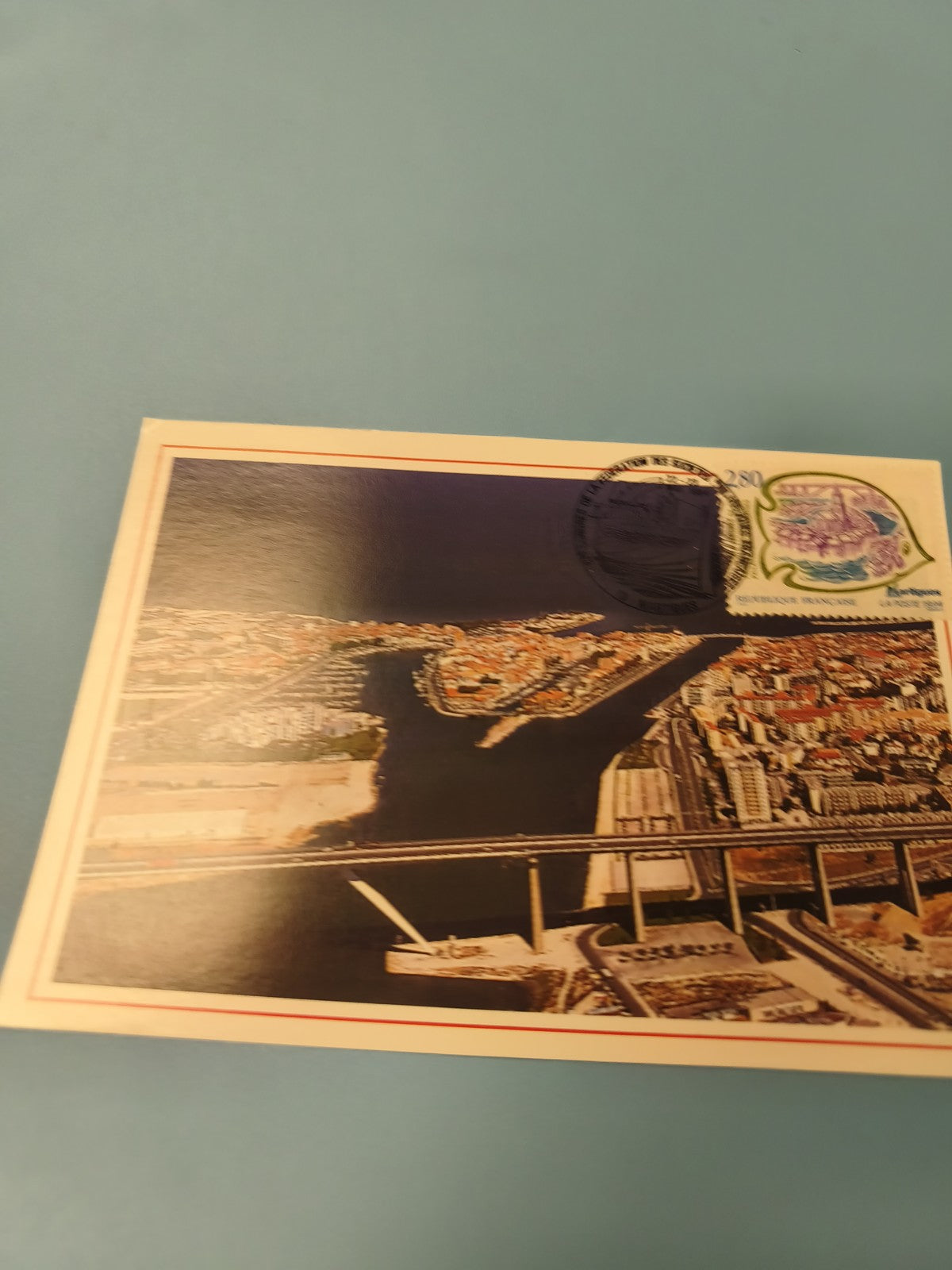Carte postale affranchie philatélie vue aérienne ville et pont timbre décoratif
