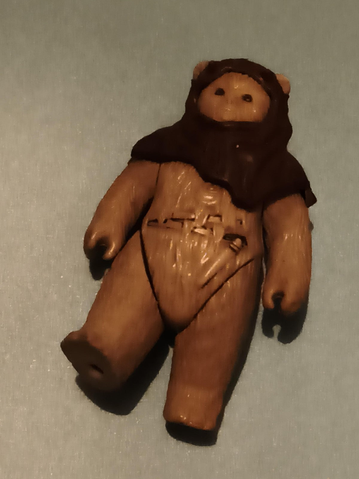 Figurine Ewok Star Wars marron capuche sombre jouet vintage film
