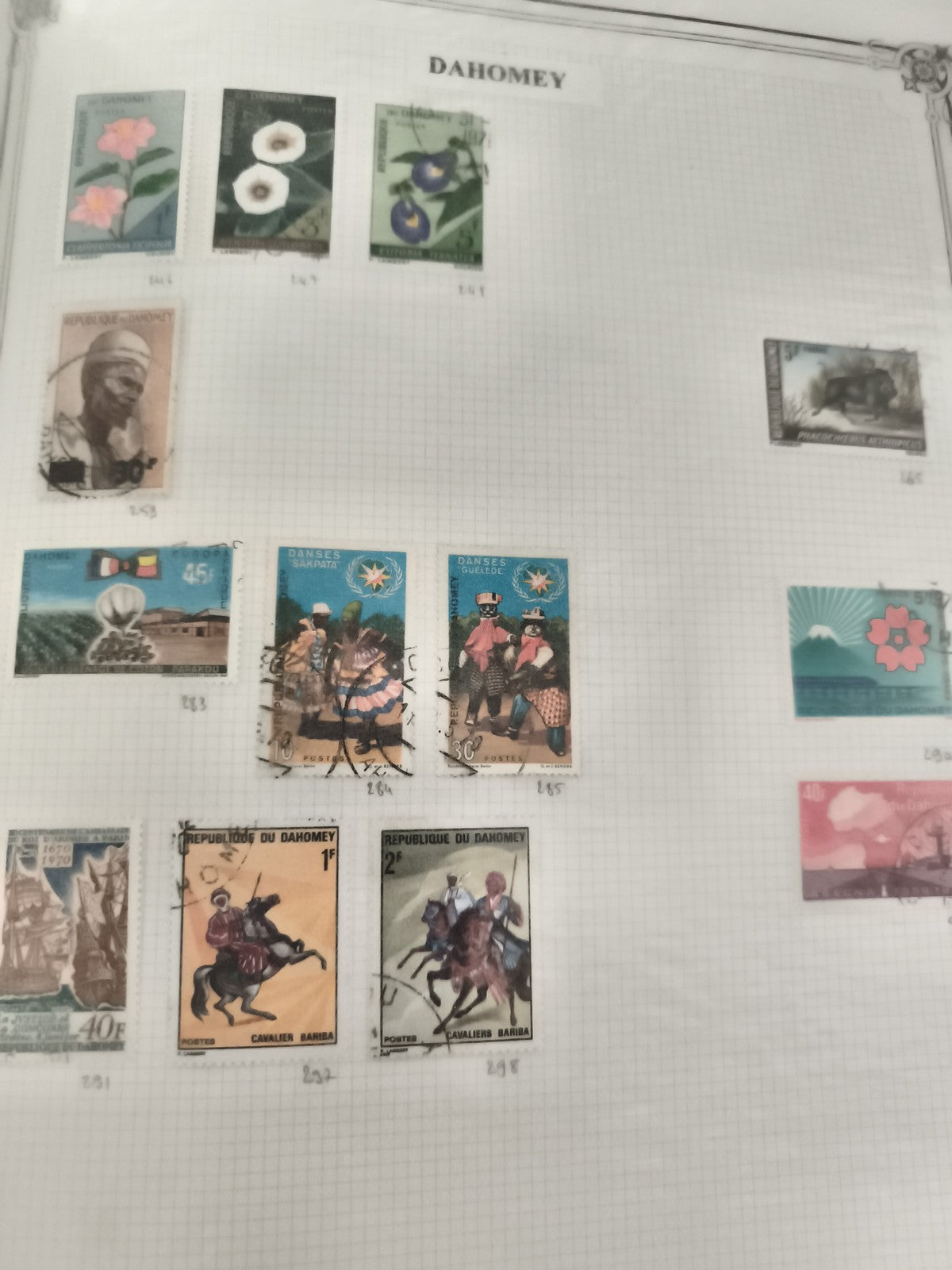 Timbres Dahomey fleurs cavaliers danses République du Dahomey oblitérés philatél