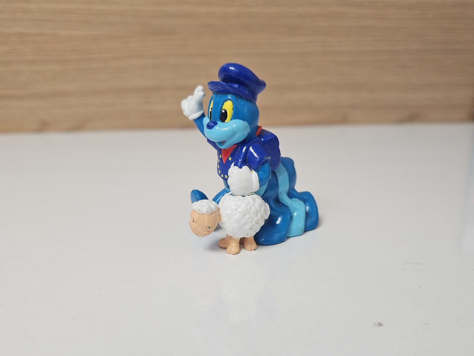 Figurine jouet chenille mascotte Sirius articulée colorée d'occasion enfant déco