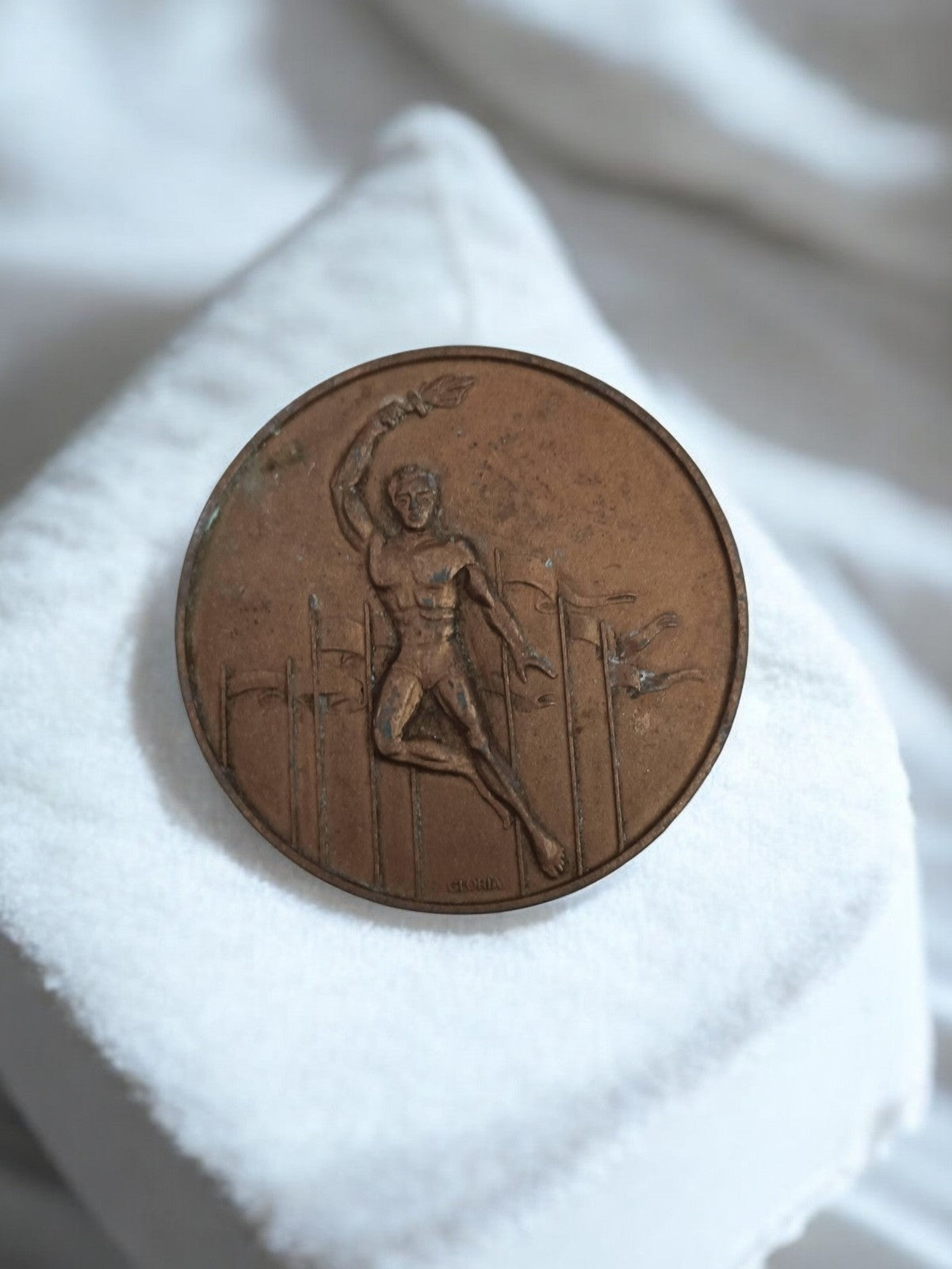 Médaille ancienne Jeux Olympiques vintage athlète torche bronze rétro