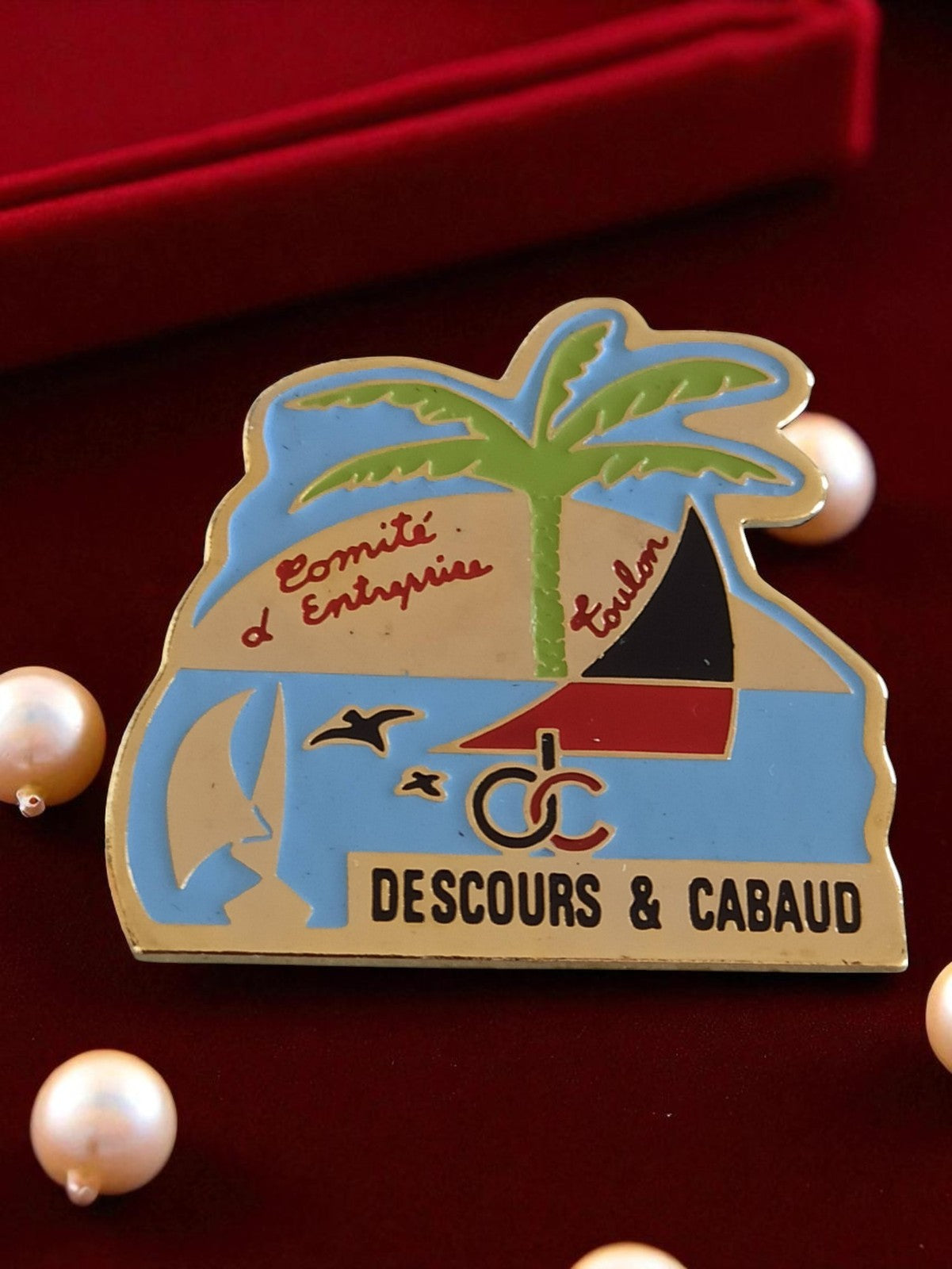 Pin's publicitaire vintage Descours & Cabaud rétro années 80 Toulon CE
