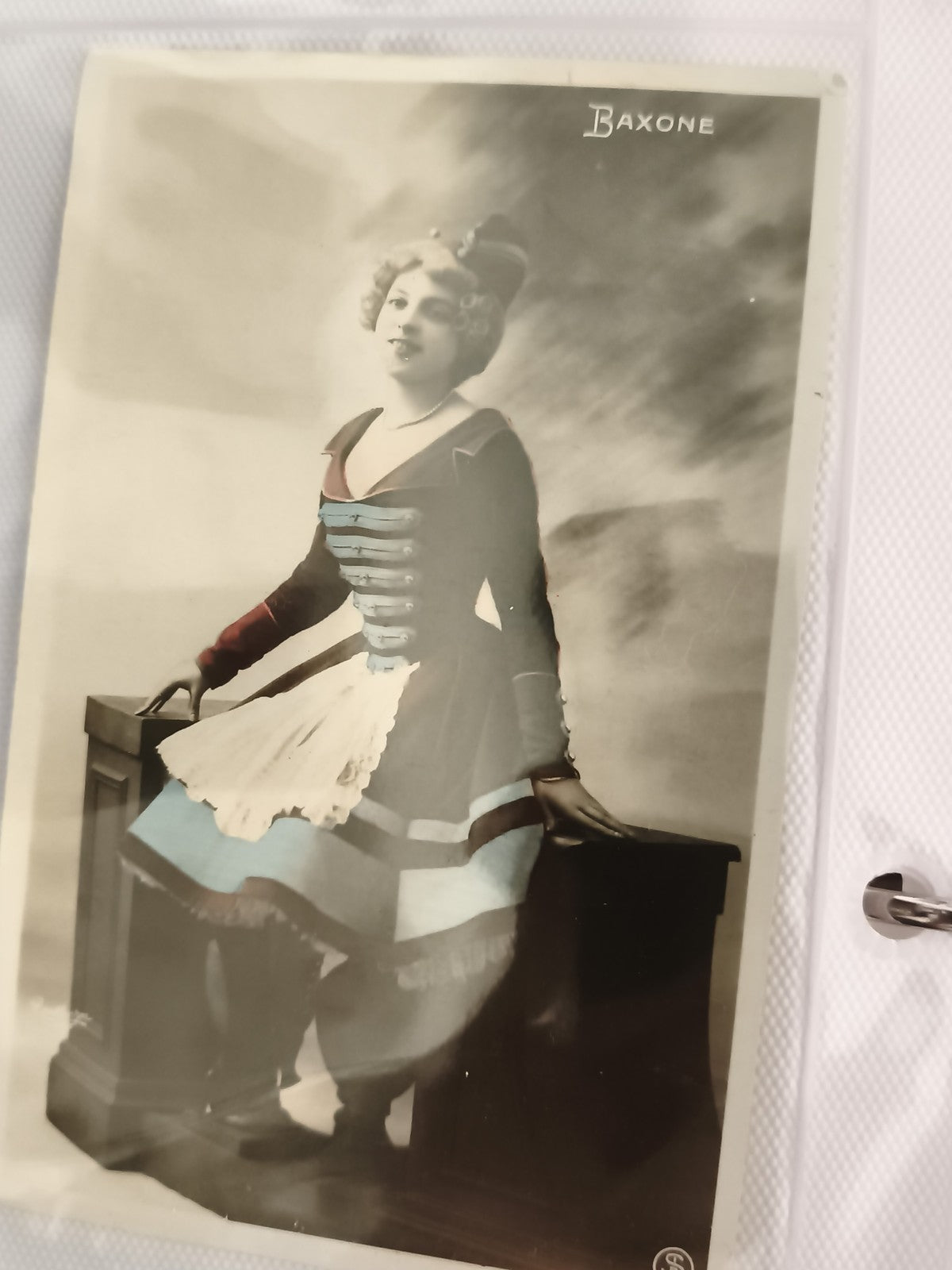 Carte postale ancienne CPA actrice Baxone costume XIXe colorisée rétro
