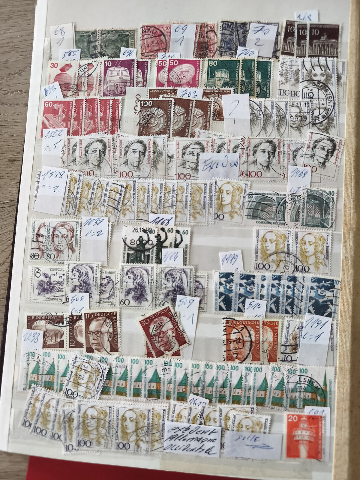 Lot de timbres oblitérés Allemagne, multiples valeurs faciales, motifs variés