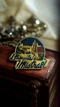 Pin's vintage Biscuits Mistral émaillé rétro publicité