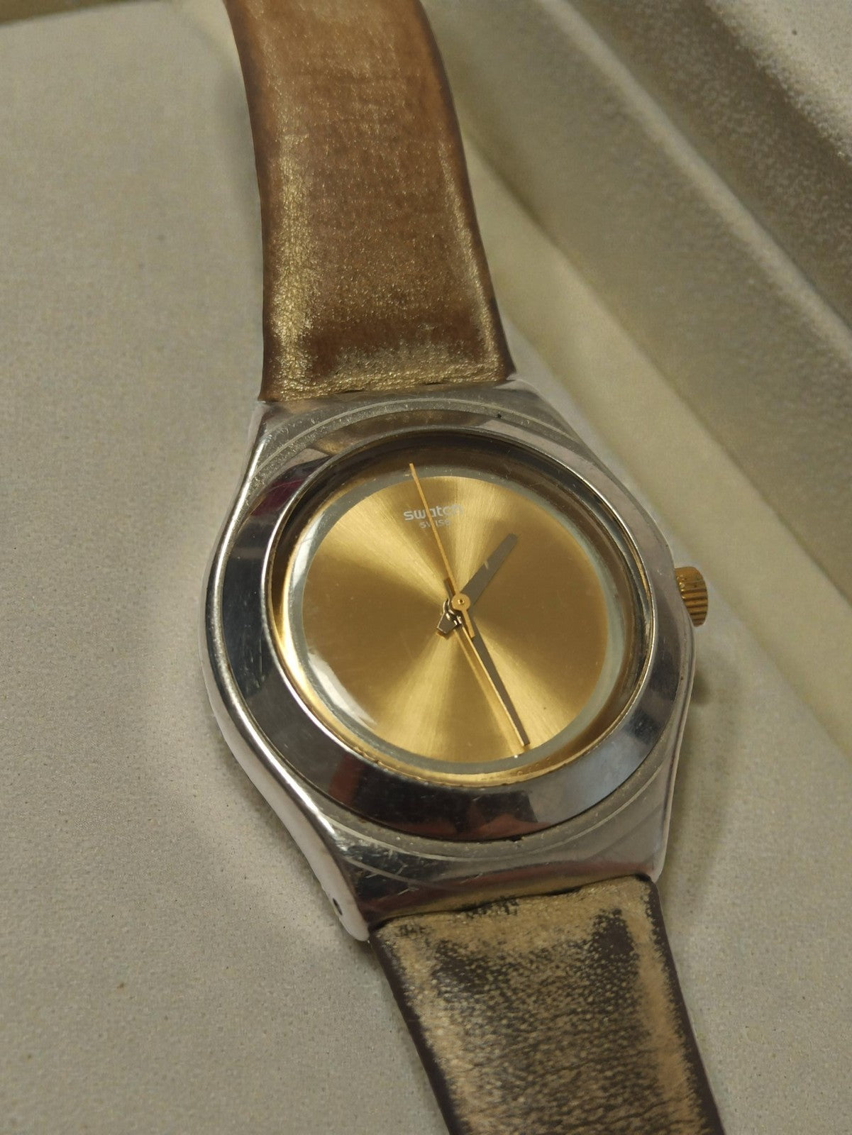 Montre Swatch Irony homme vintage, cadran doré, bracelet aspect métallisé