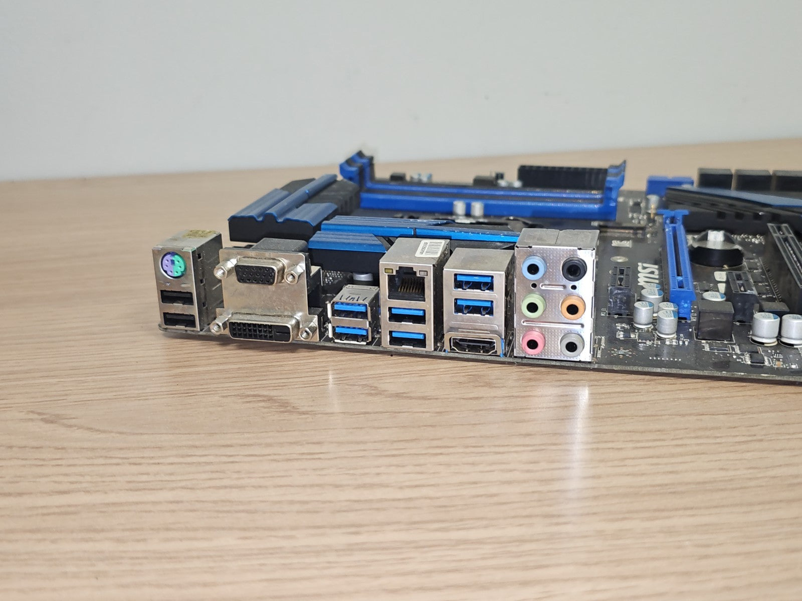 Carte mère MSI Z77 ? Socket LGA 1155 ? DDR3 ? ATX ? Non testée