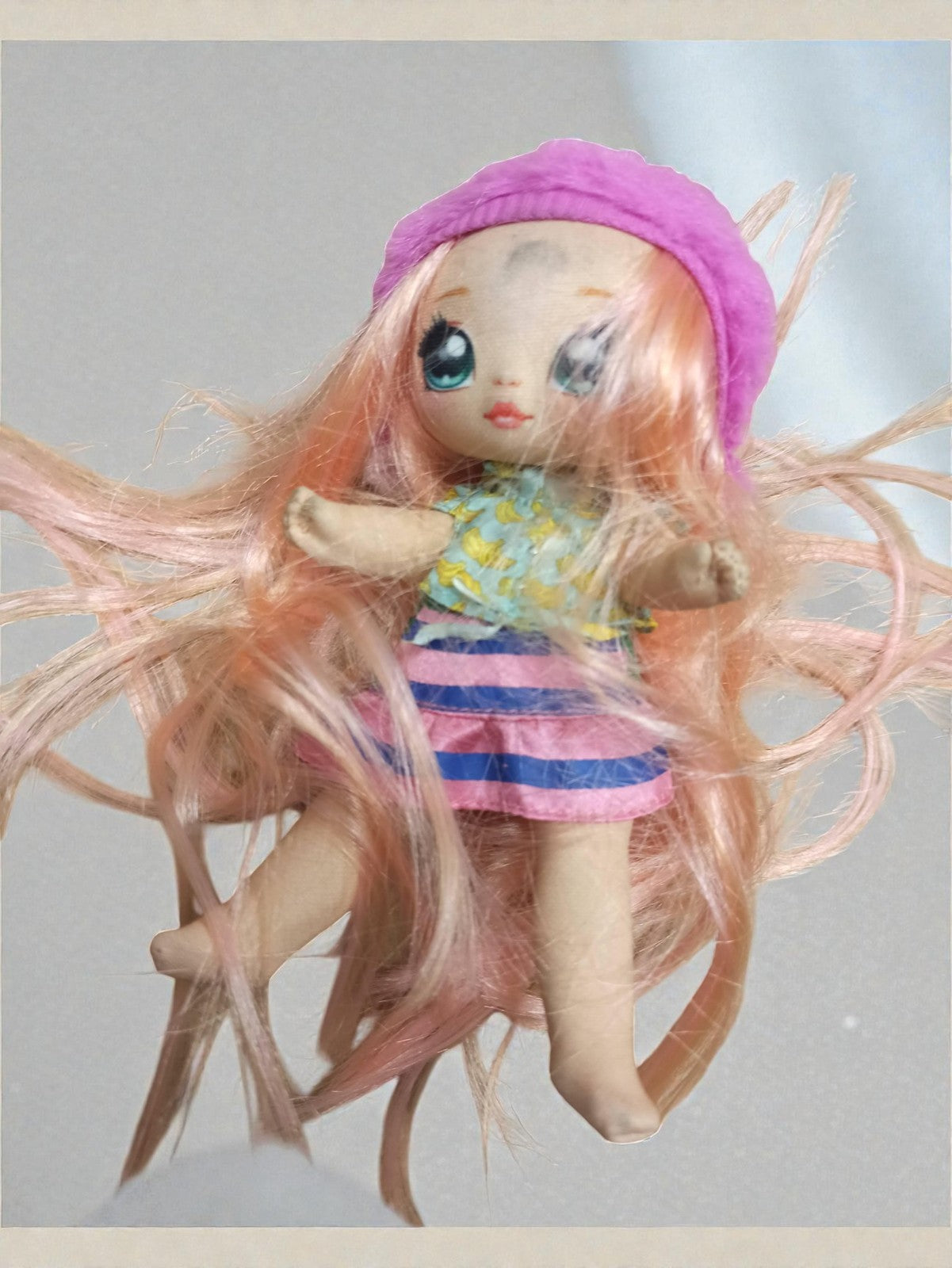 Na Na Na Surprise Poupée Mannequin 2-en-1 Stripes, jouet original, poupée articu
