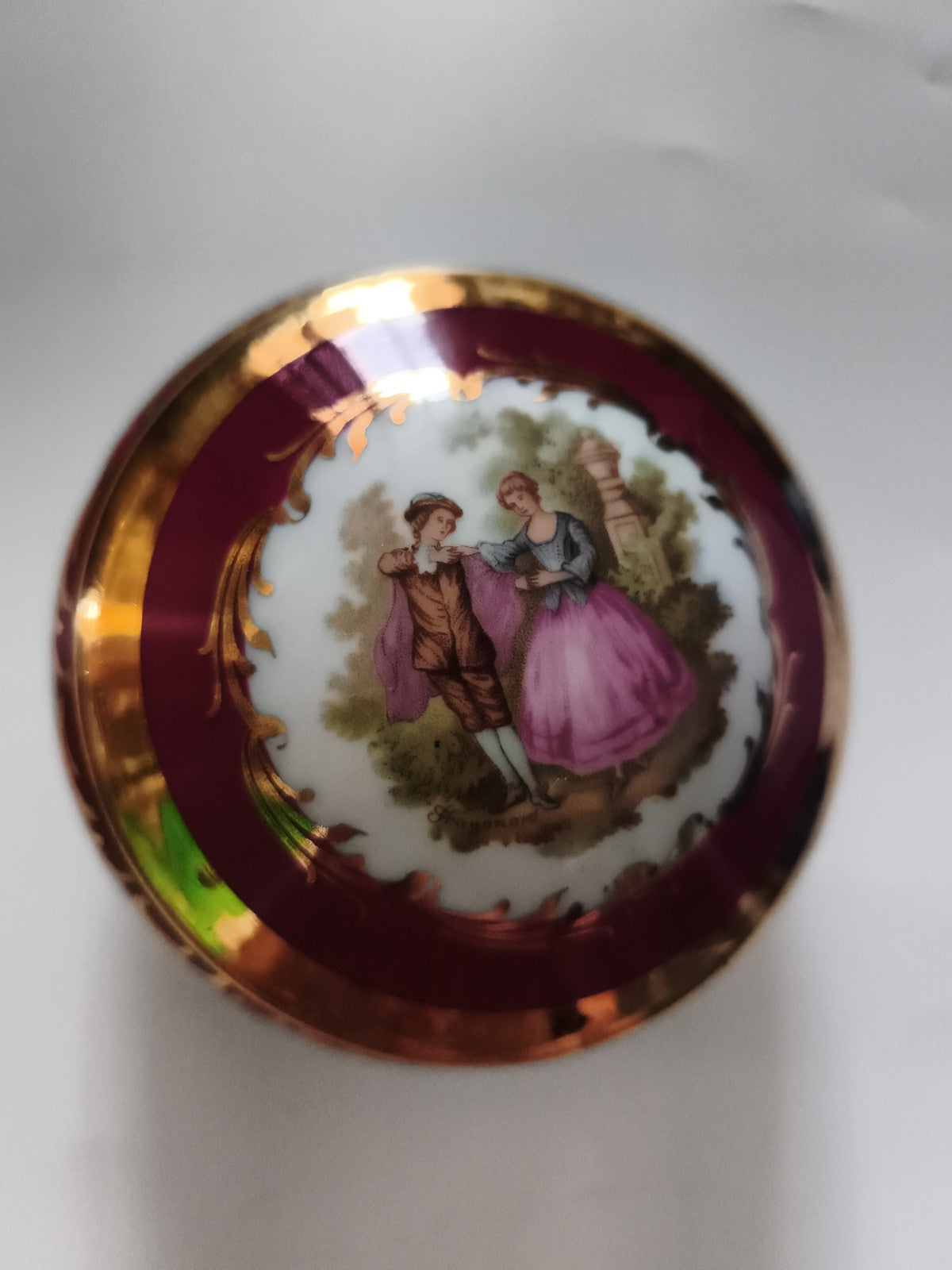 Boîte ancienne décor Fragonard, porcelaine style romantique, dorure