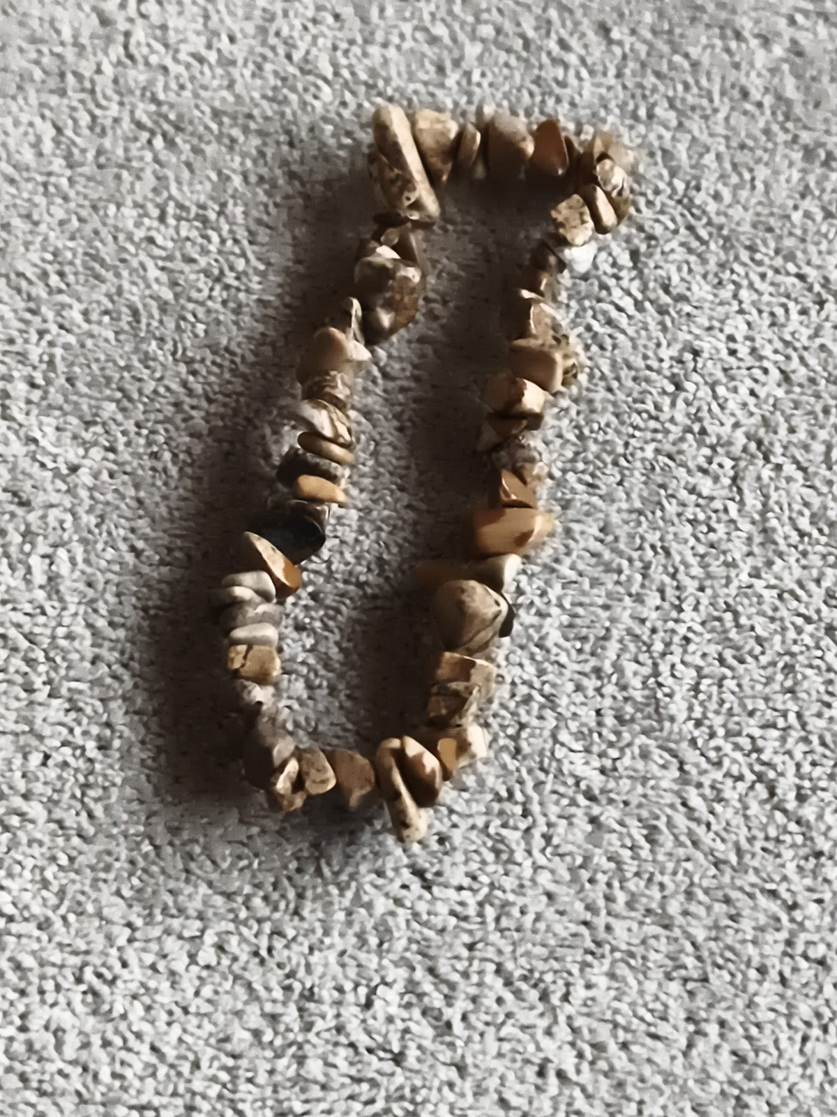 Bracelet pierres naturelles marron beige, perles irrégulières, élastique