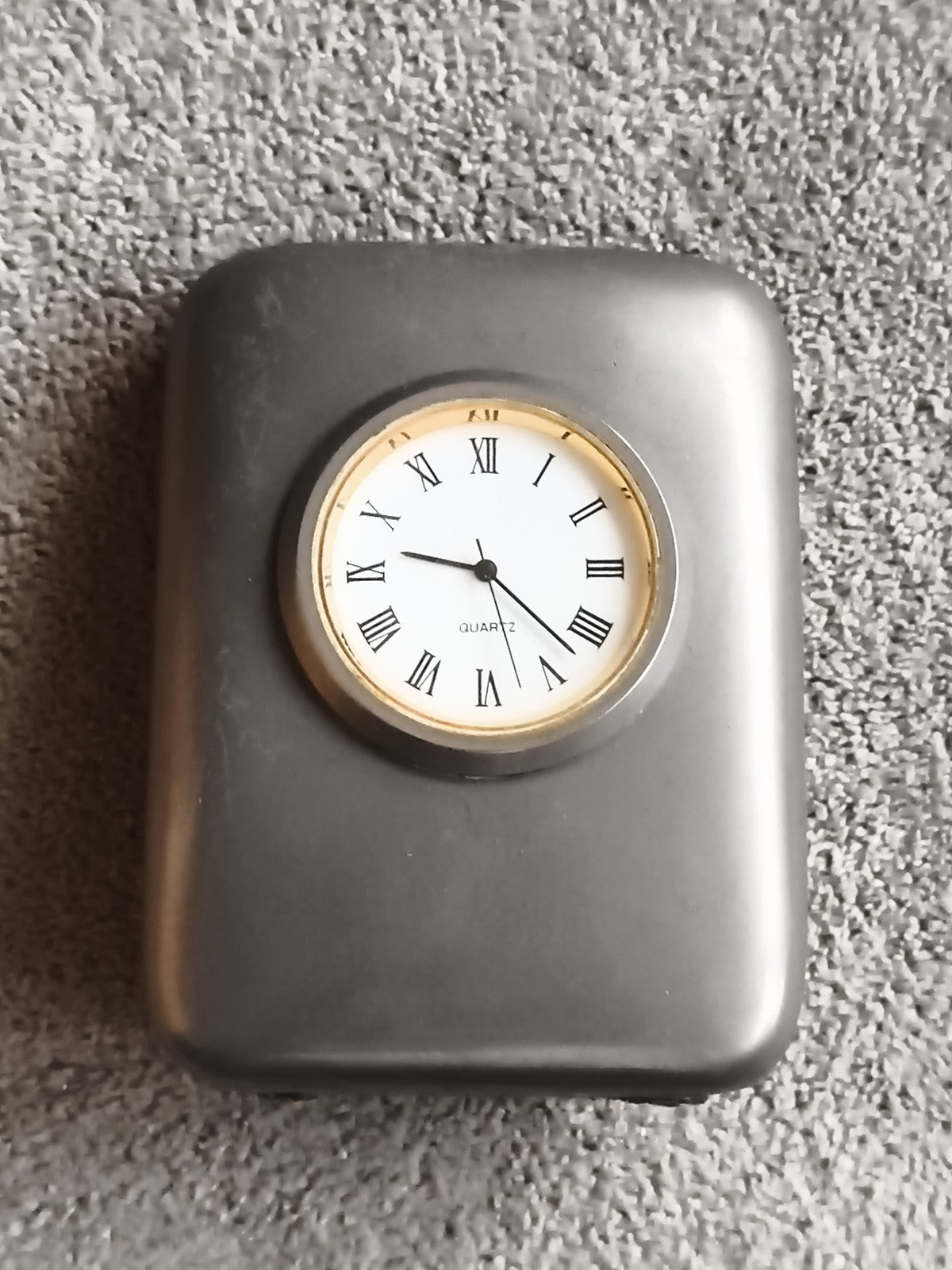 Réveil ancien métal quartz cadran romain style vintage gris doré rétro