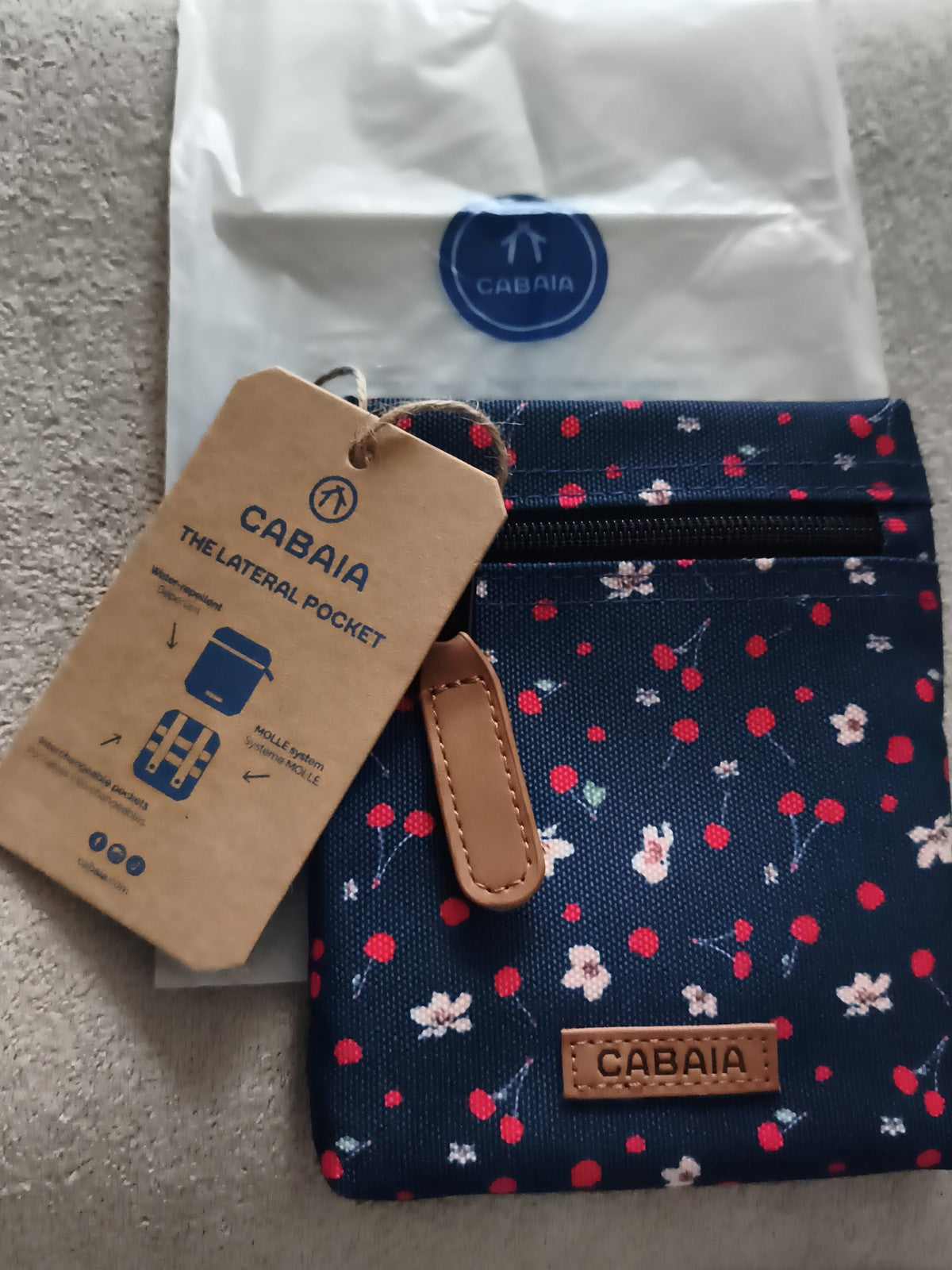 Pochette latérale Cabaia fleurs bleues 15 cm zip accessoire sac