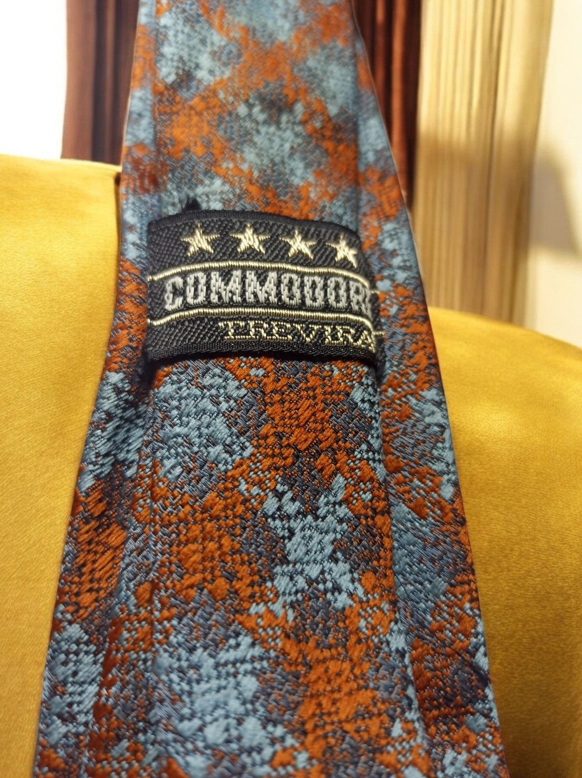 Cravate vintage Commodore bleu rouille motif géométrique rétro élégant