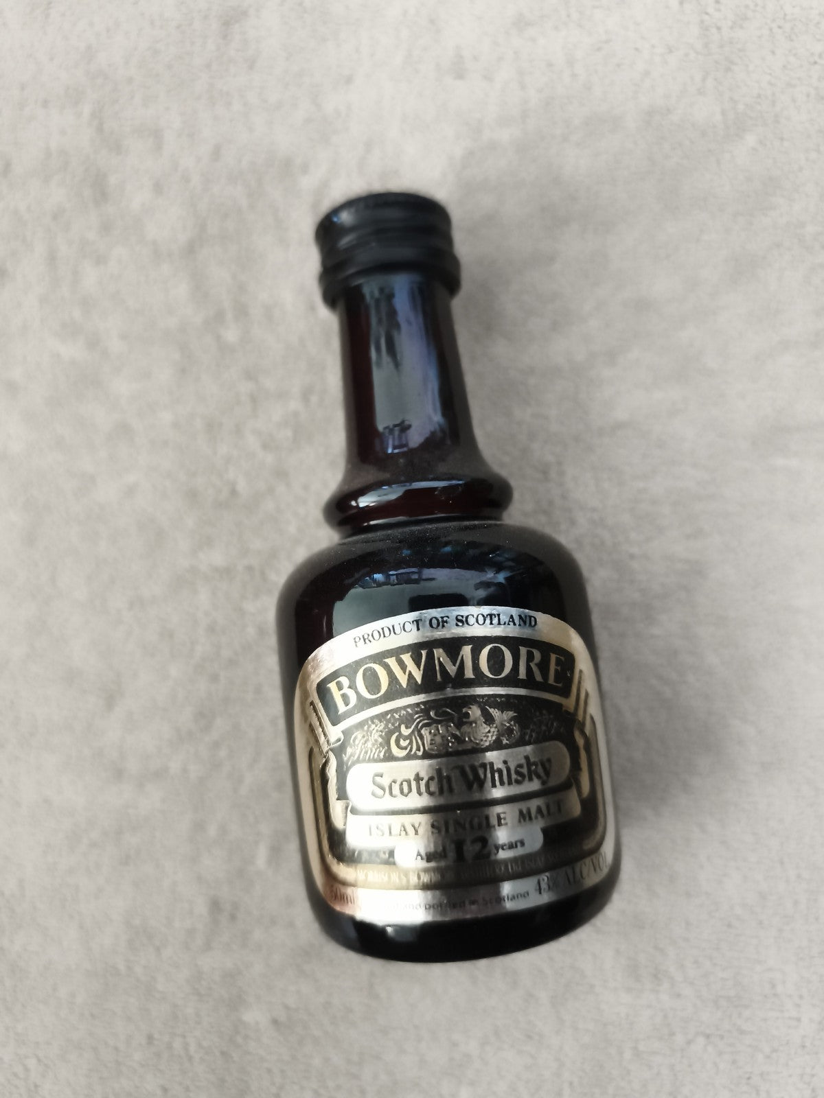 Mini-bouteille Bowmore Scotch Whisky 12 ans Islay Single Malt partiellement remp