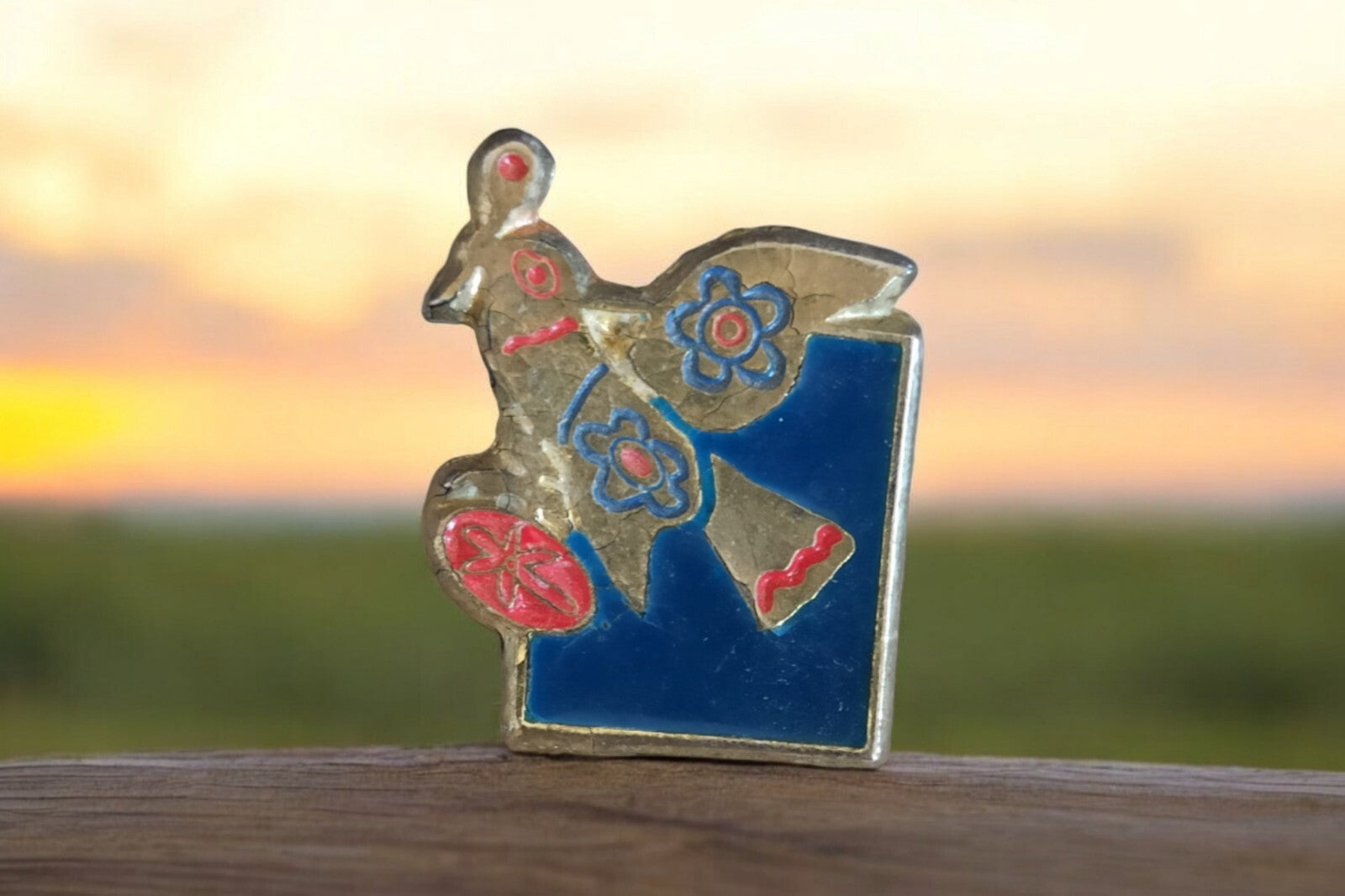 Pin's vintage oiseau motif fleurs émaillé bleu rouge rare ancien badge
