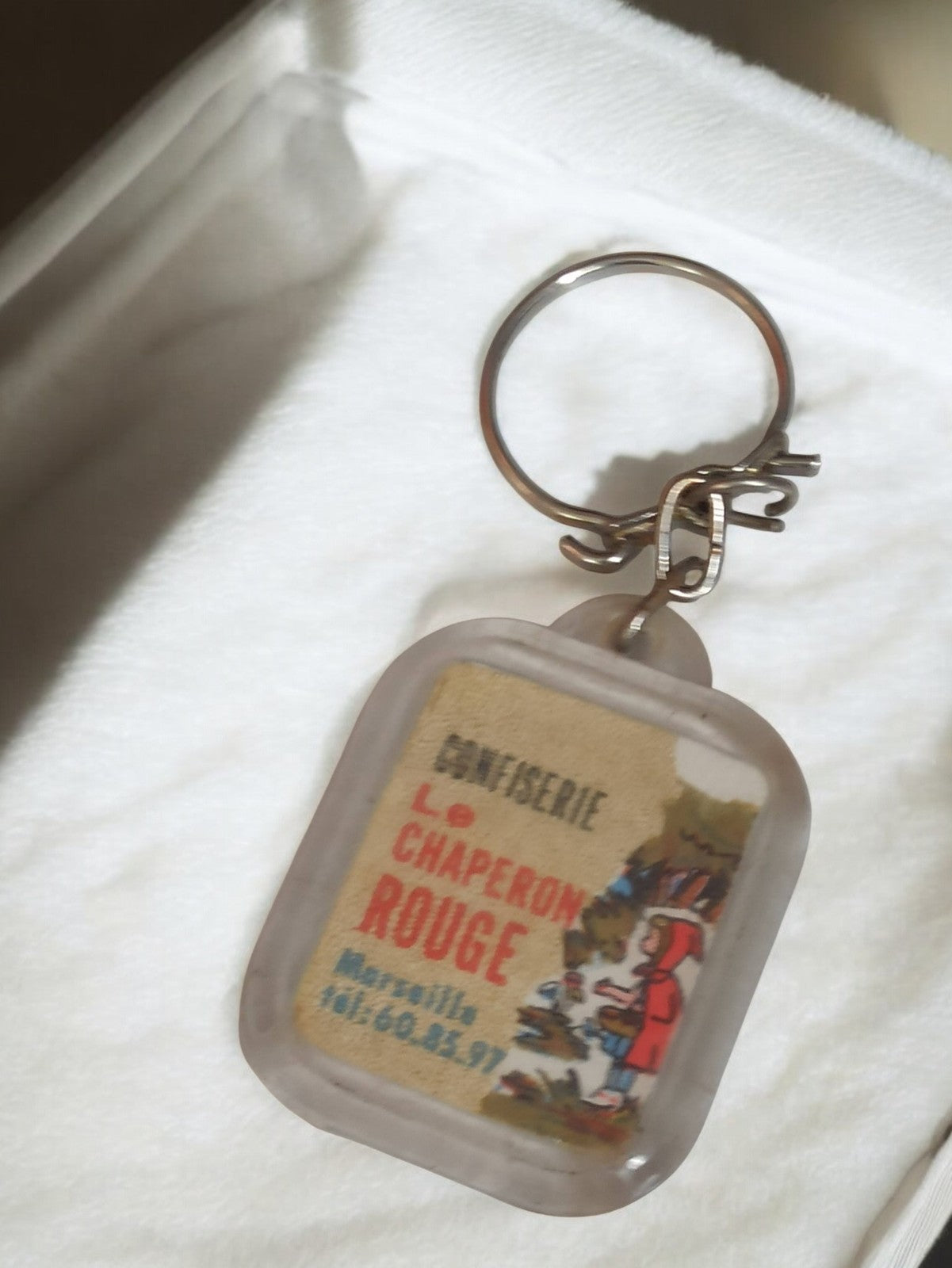 Porte-clés publicitaire vintage Confiserie Le Chaperon Rouge Marseille rétro anc