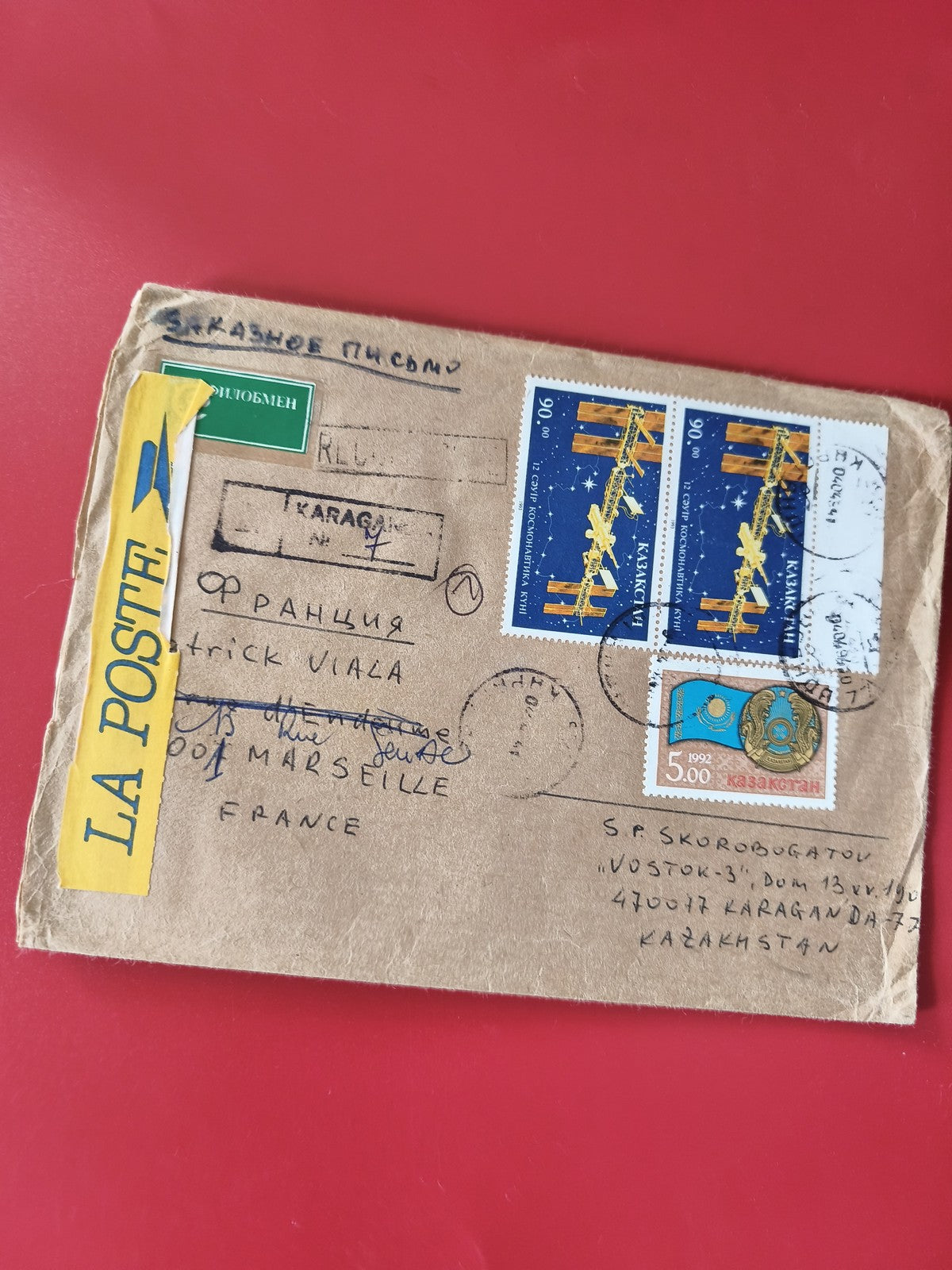 Enveloppe philatélie Kazakhstan affranchie, timbres spatiaux et poste 1992