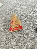 Pin's vintage Banette boulanger mascotte rouge jaune badge publicitaire (Ref 8)