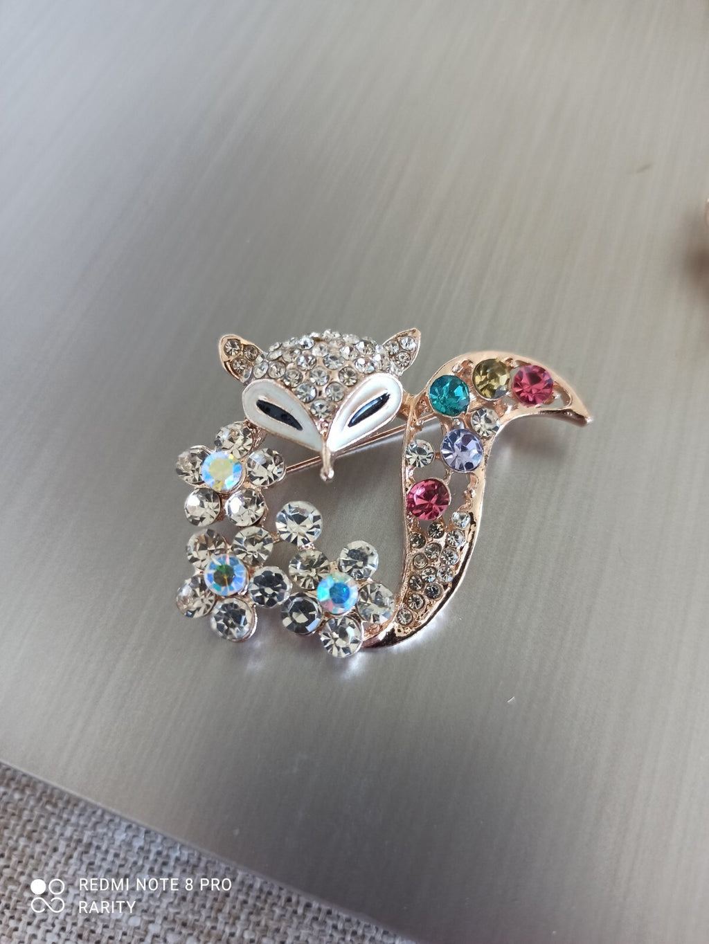Broche renard strass multicolore fantaisie élégante bijou animal
