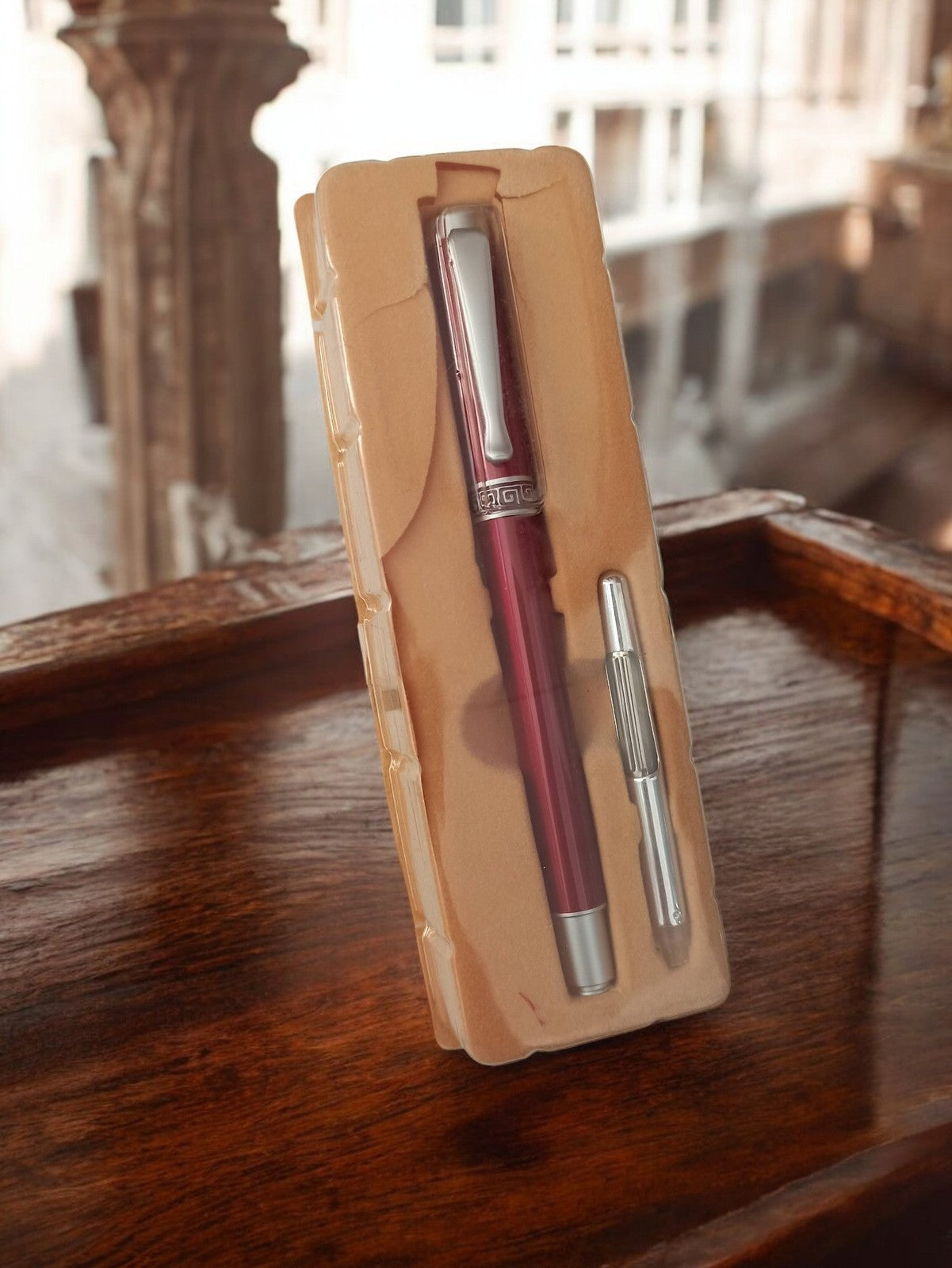 Stylo plume vintage bordeaux argenté – écriture rétro neuf étui