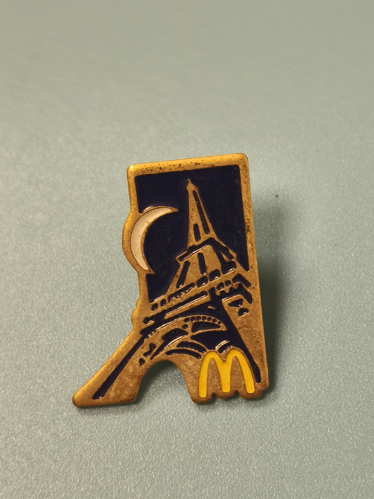 Vintage pin's McDonald's Paris Tour Eiffel lune doré collection fast-food