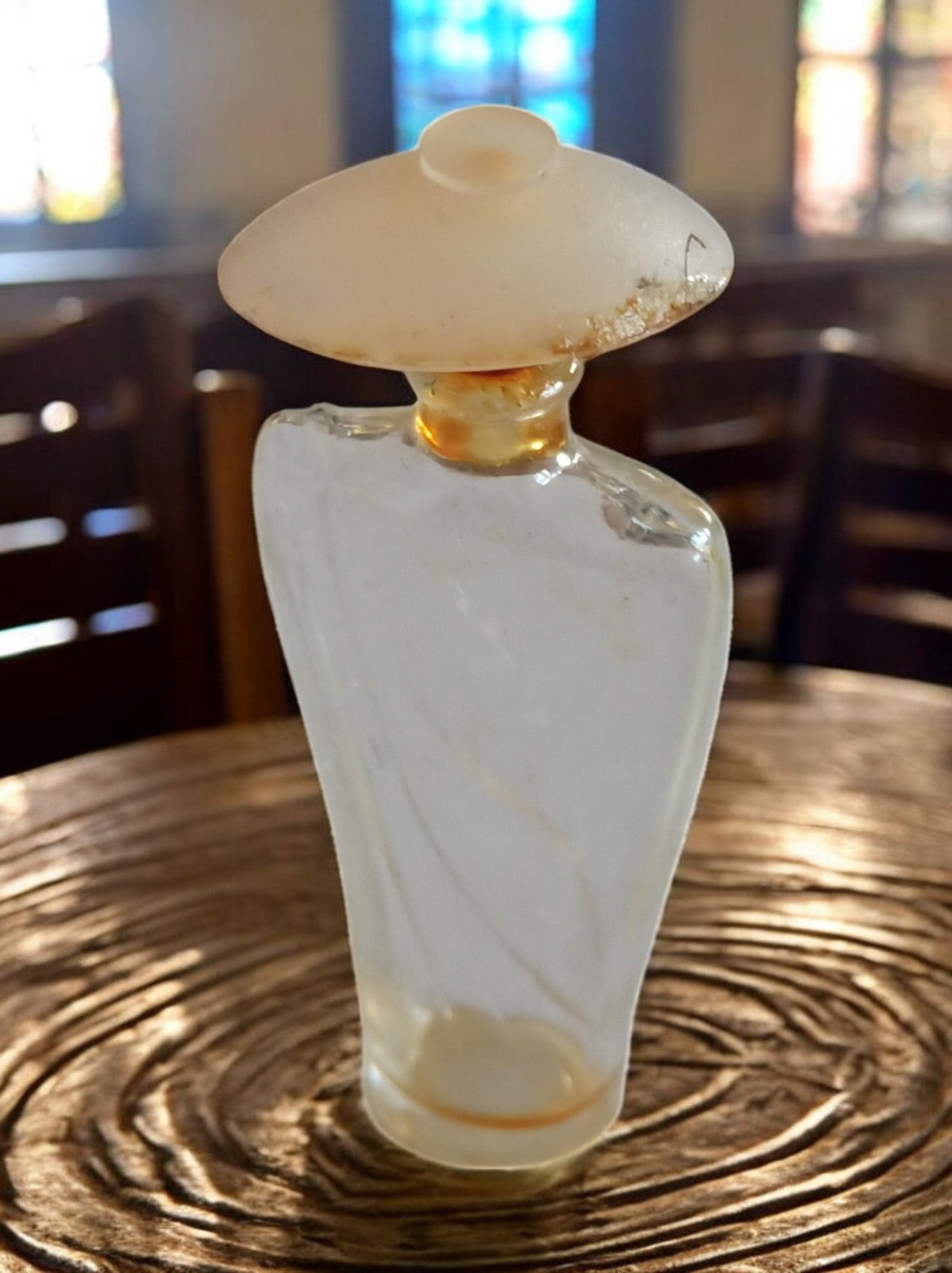 Flacon parfum miniature vintage silhouette chapeau verre givré déco rétro