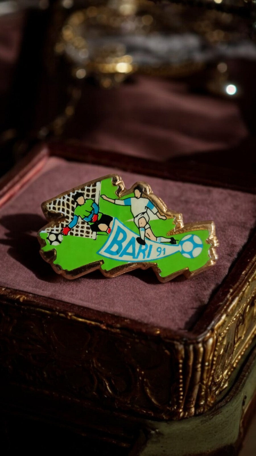 Pin's football Bari 91 vintage – émaillé, Italie, années 90 rare