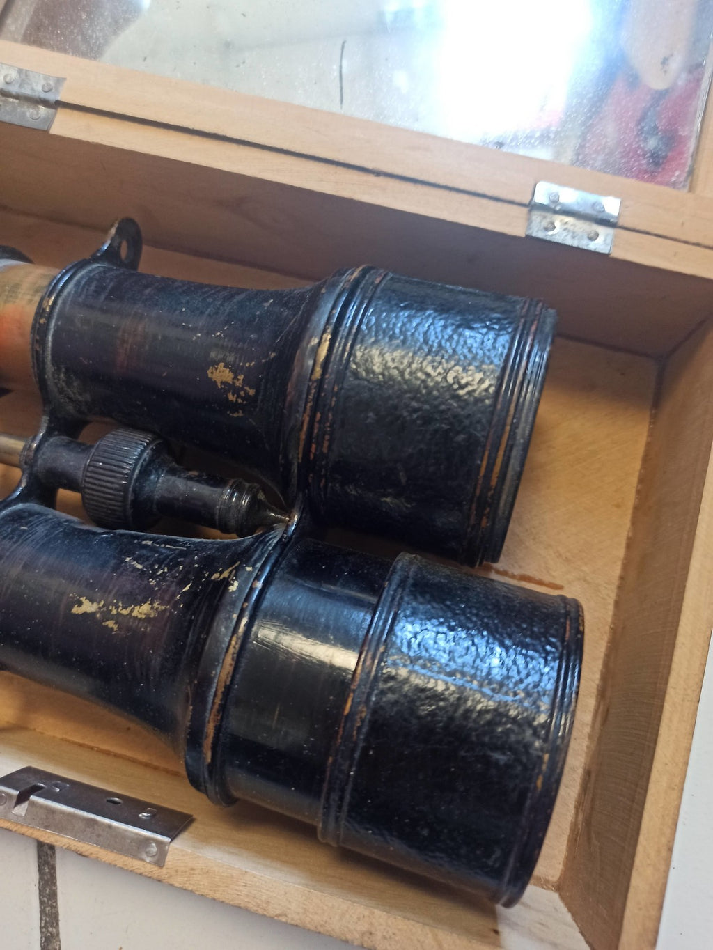Jumelles anciennes vintage noir rétro avec coffret bois vitré