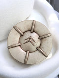 Enjoliveur Citroën ancien vintage, cabochon central logo chevrons, accessoire ré