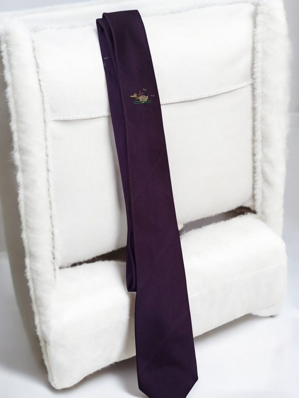 Cravate vintage soie Pierre Volnay violet, motif brodé, accessoire ancien chic