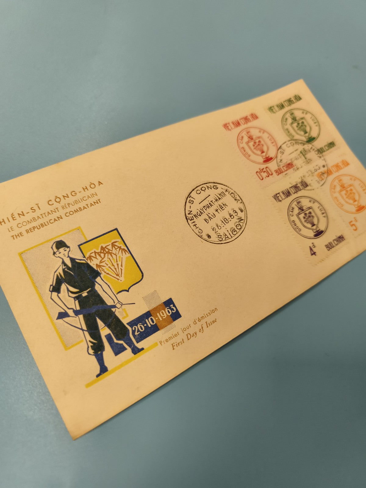 Ancienne enveloppe FDC Vietnam 1963 combattant timbres illustrés collection