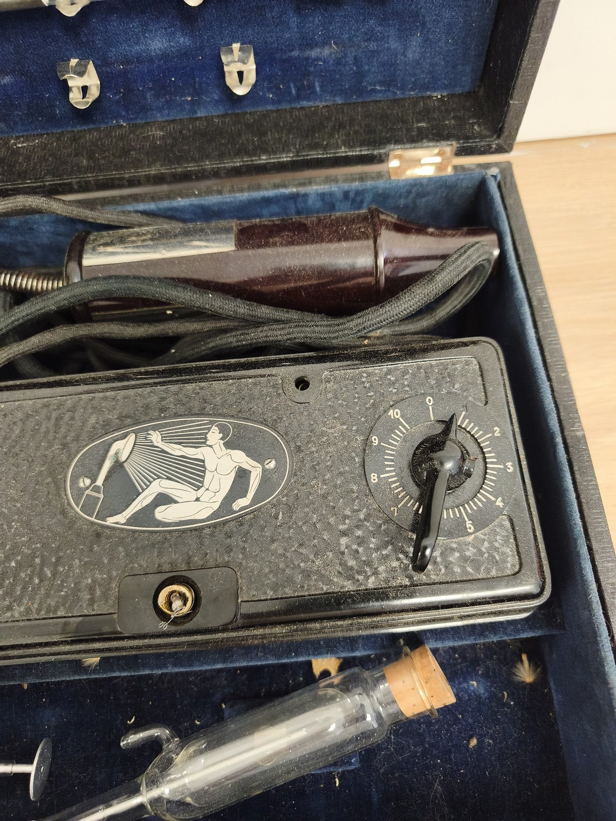 Ancien coffret électrique thérapie Rénovateur avec accessoires vintage