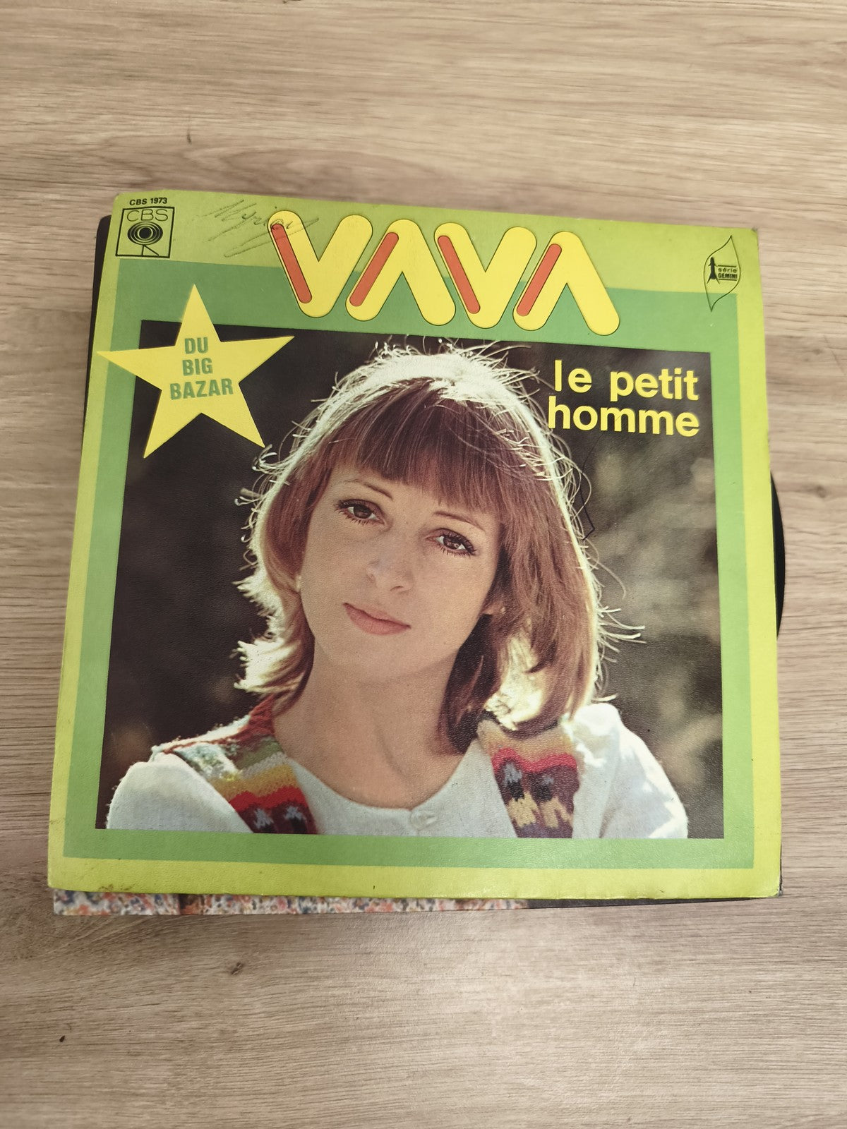 Vinyle 45 tours Vava Le petit homme Du Big Bazar pochette verte chanson français