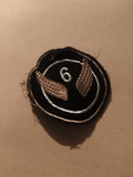 Écusson ancien brodé numéro 6 ailes dorées badge vintage patch