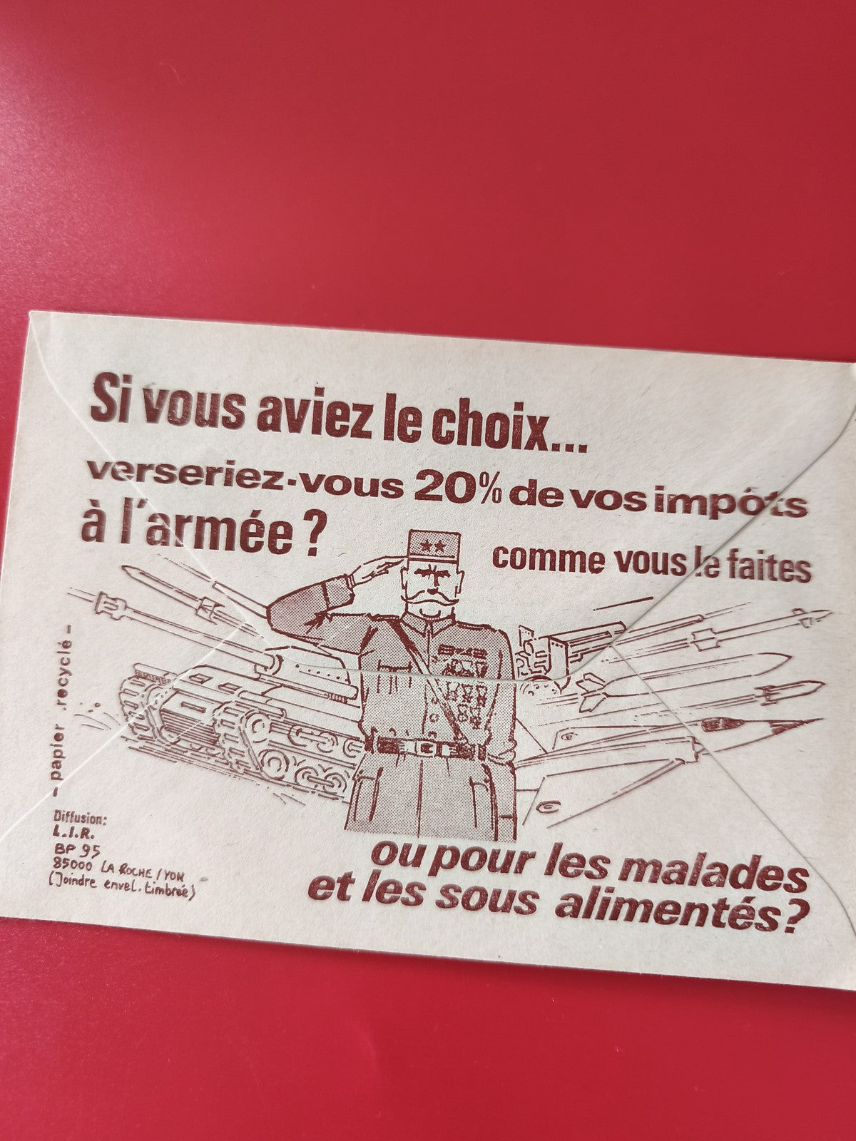 Enveloppe philatélie illustrée message pacifiste armée impôts papier recyclé
