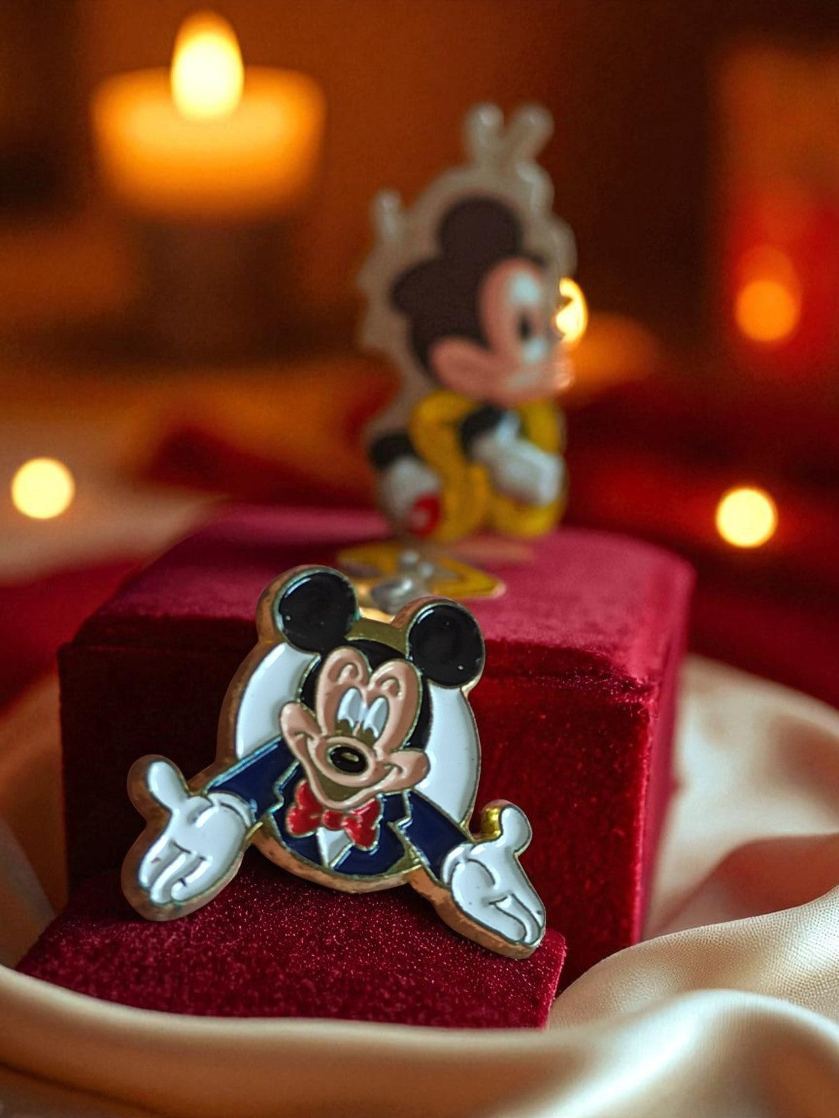 Pin's Mickey Mouse vintage édition limitée Disney publicitaire émaillé