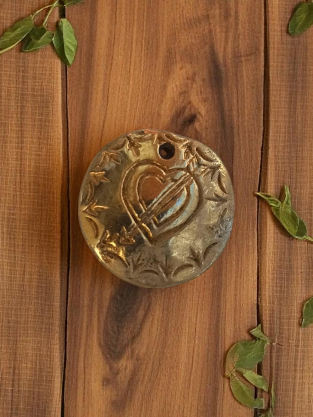 Pendentif vintage métal doré cœur flèche années 50 bijou rétro