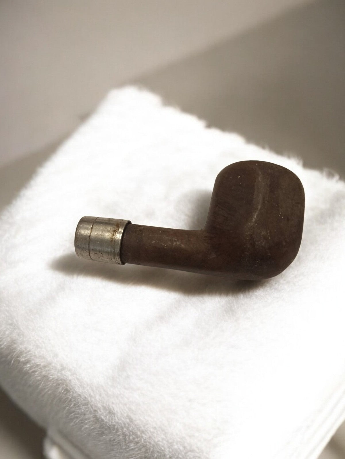 Pipe ancienne vintage à restaurer, foyer courbé, embout métal rétro