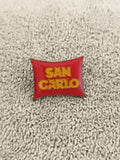 Pin's vintage SAN CARLO rouge logo jaune badge publicitaire rétro (Ref 1)