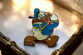 Pin's Donald Duck Tokyo Disneyland vintage émail bleu doré badge Disney rare