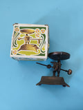Taille-crayon miniature ancien PlayMe en métal, rétro, collection die-cast rare