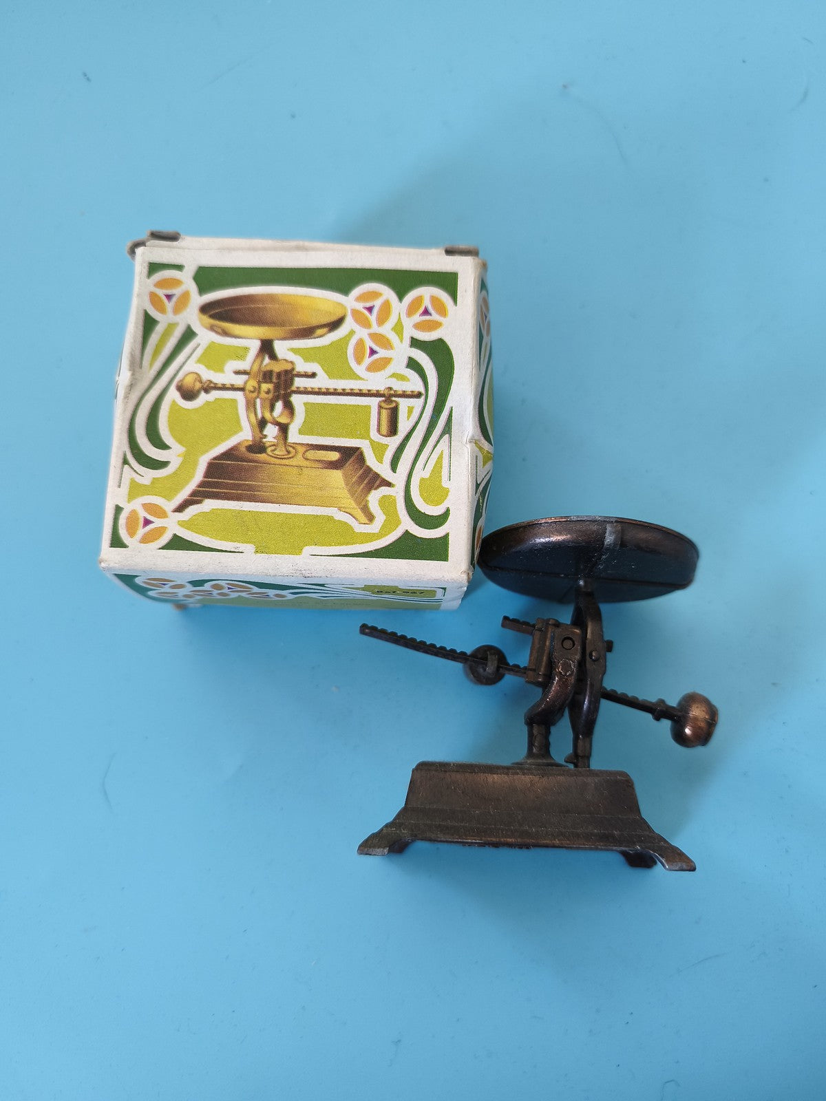 Taille-crayon miniature ancien PlayMe en métal, rétro, collection die-cast rare
