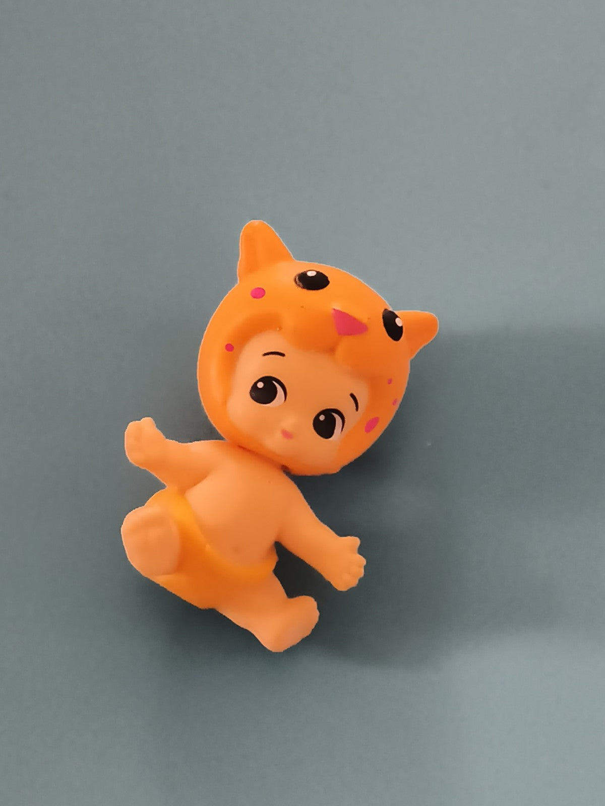 Figurine Twozies bébé bonnet chat orange jouet miniature