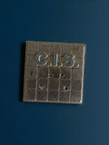 Pin's publicitaire ancien C.I.S. carré métal aspect argenté vintage badge rétro